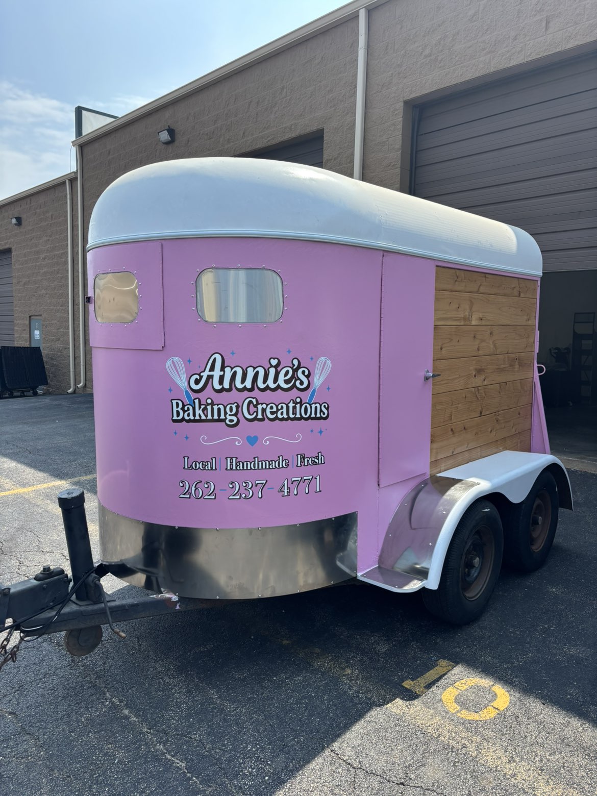 Front view of Annie's bakery trailer